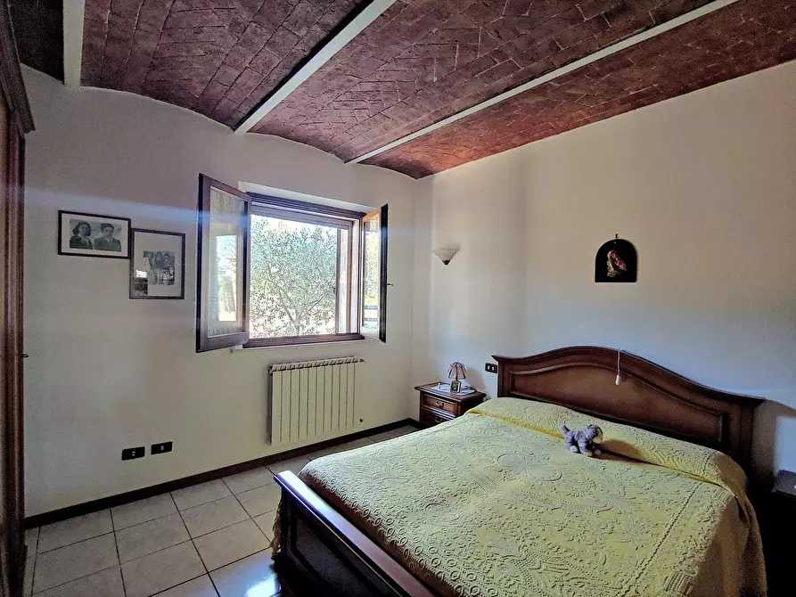 Immagine 21 di Casa colonica in vendita  a Montepulciano