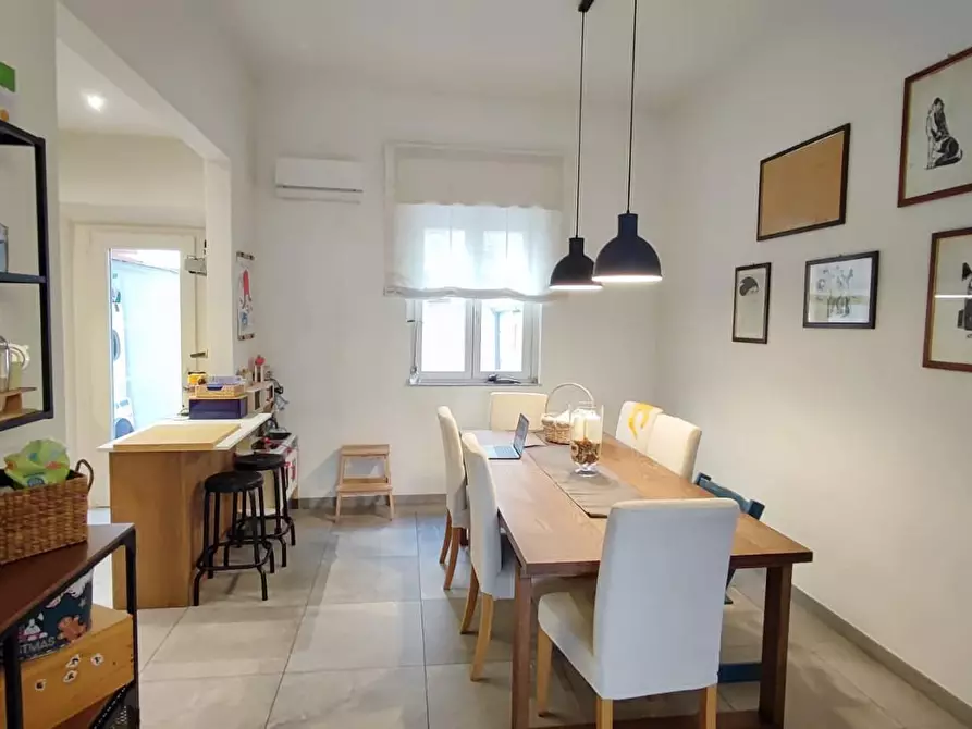 Immagine 3 di Villa in vendita  a Viareggio