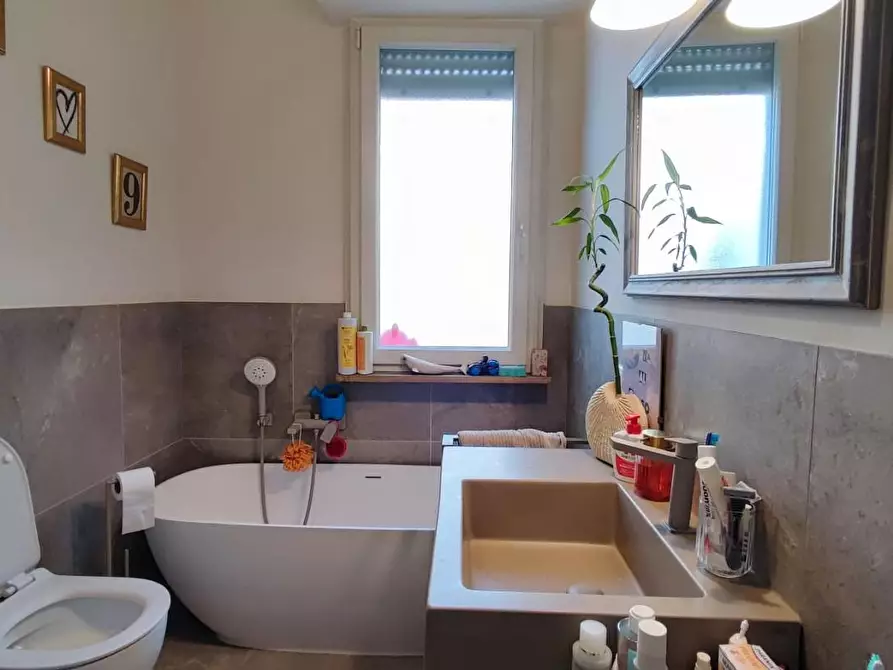 Immagine 17 di Villa in vendita  a Viareggio