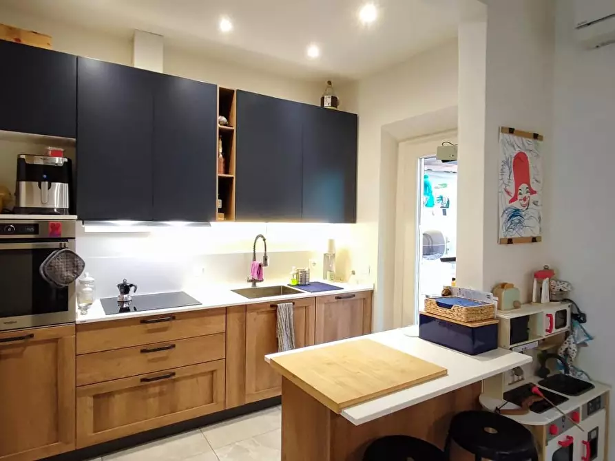 Immagine 4 di Villa in vendita  a Viareggio