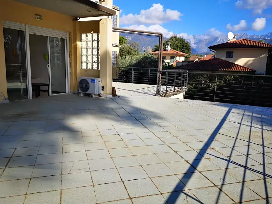 Immagine 7 di Appartamento in vendita  a Massa