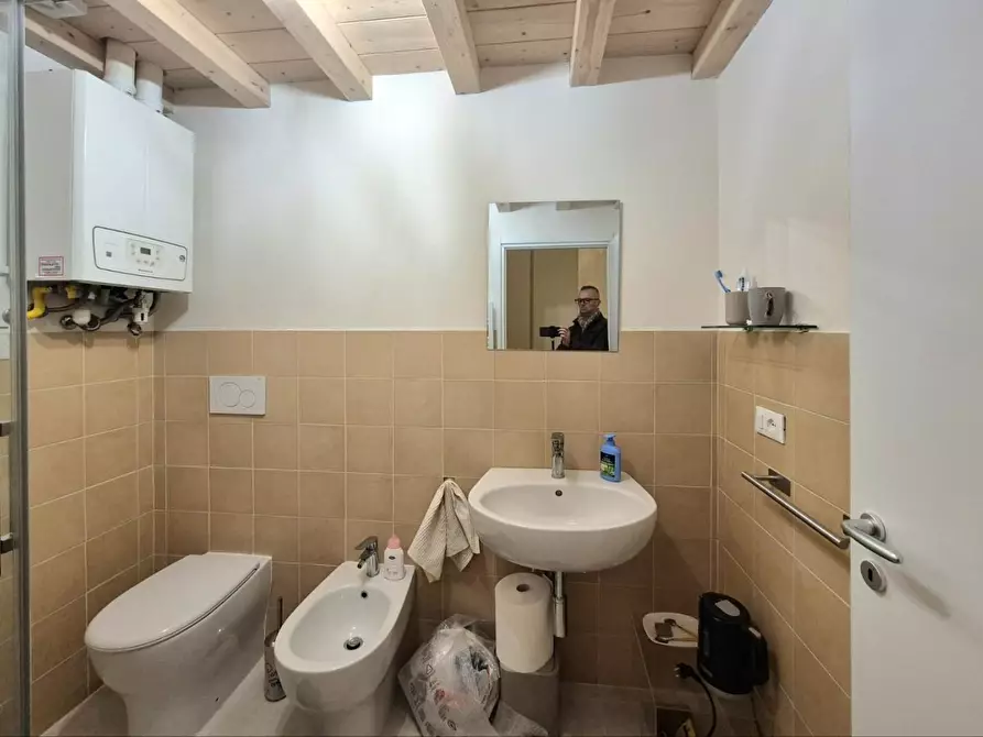 Immagine 9 di Locale commerciale in vendita  a Lucca