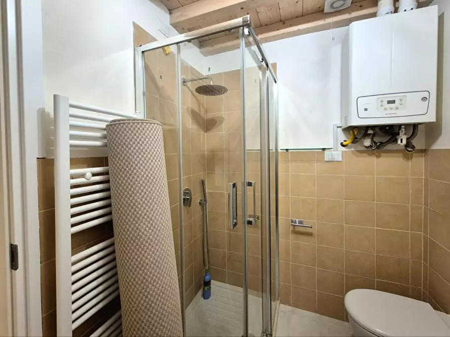 Immagine 10 di Locale commerciale in vendita  a Lucca