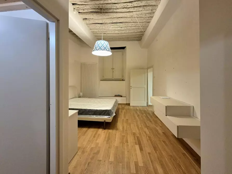 Immagine 6 di Locale commerciale in vendita  a Lucca