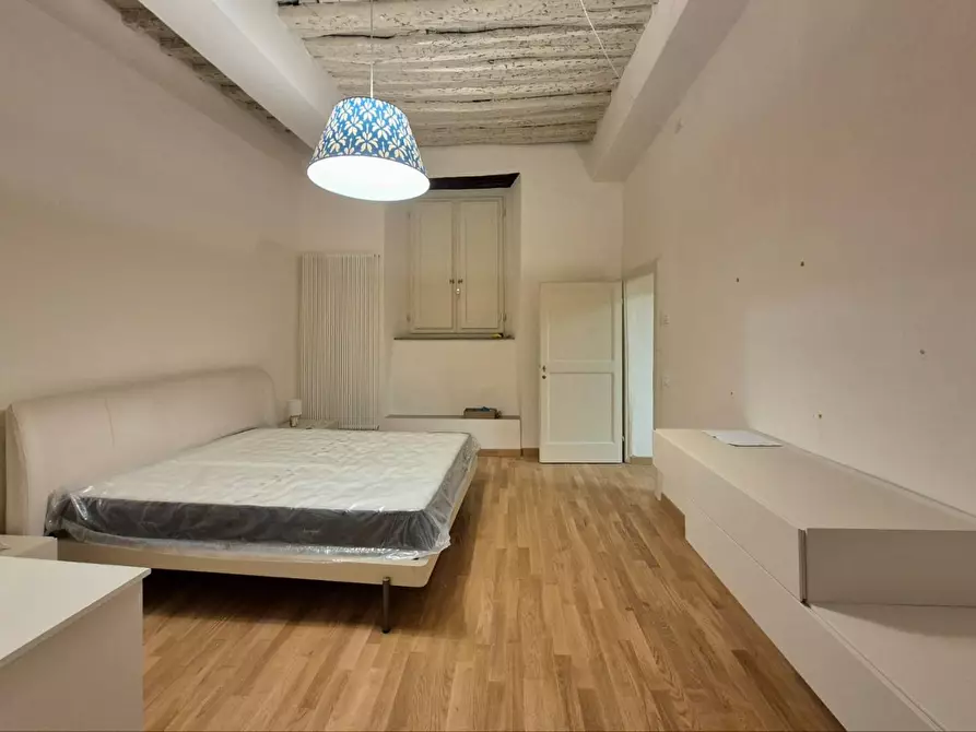 Immagine 13 di Locale commerciale in vendita  a Lucca