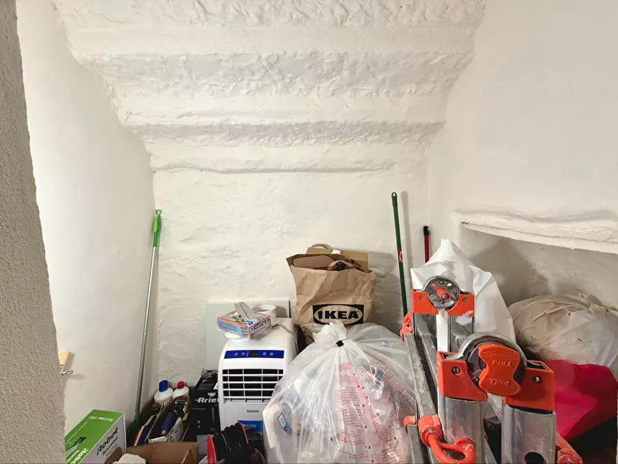 Immagine 3 di Locale commerciale in vendita  a Lucca