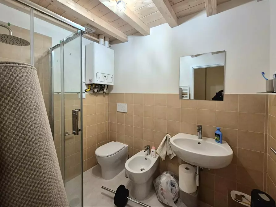 Immagine 11 di Locale commerciale in vendita  a Lucca