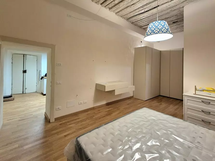 Immagine 7 di Locale commerciale in vendita  a Lucca