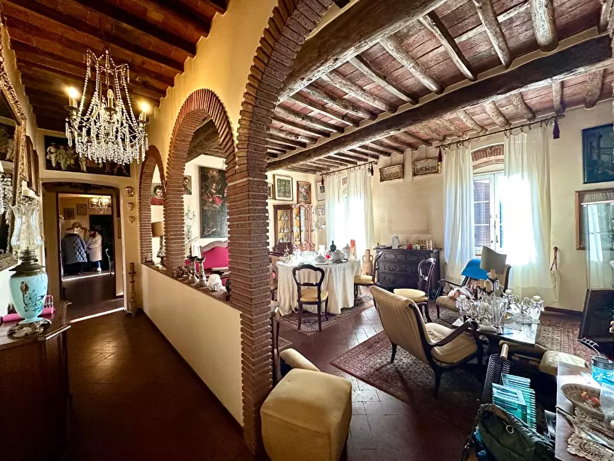 Immagine 5 di Appartamento in vendita  a Lucca