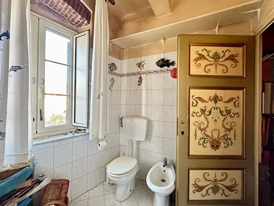 Immagine 18 di Appartamento in vendita  a Lucca