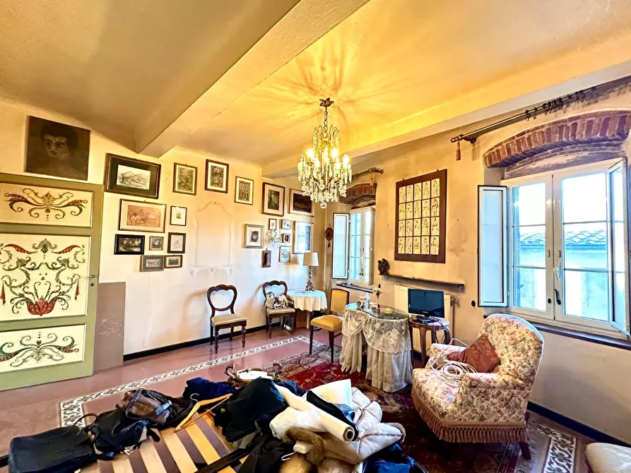 Immagine 12 di Appartamento in vendita  a Lucca