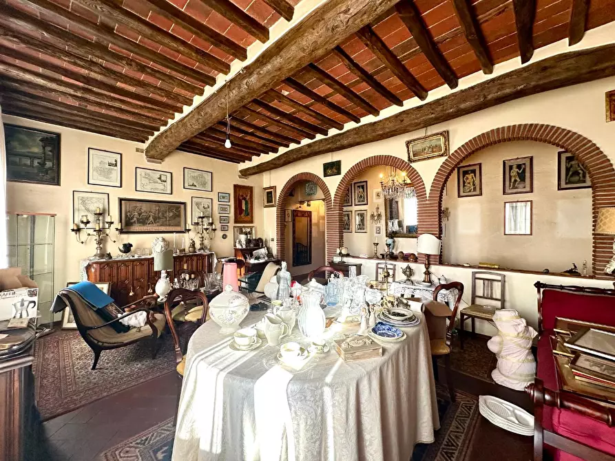 Immagine 1 di Appartamento in vendita  a Lucca