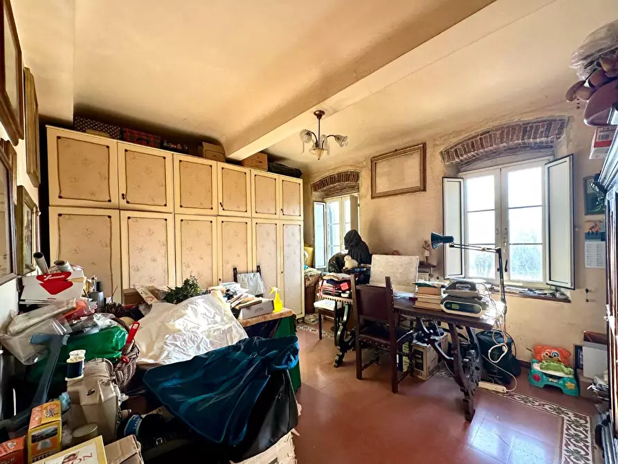 Immagine 20 di Appartamento in vendita  a Lucca