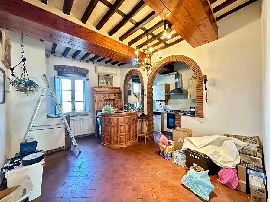 Immagine 8 di Appartamento in vendita  a Lucca