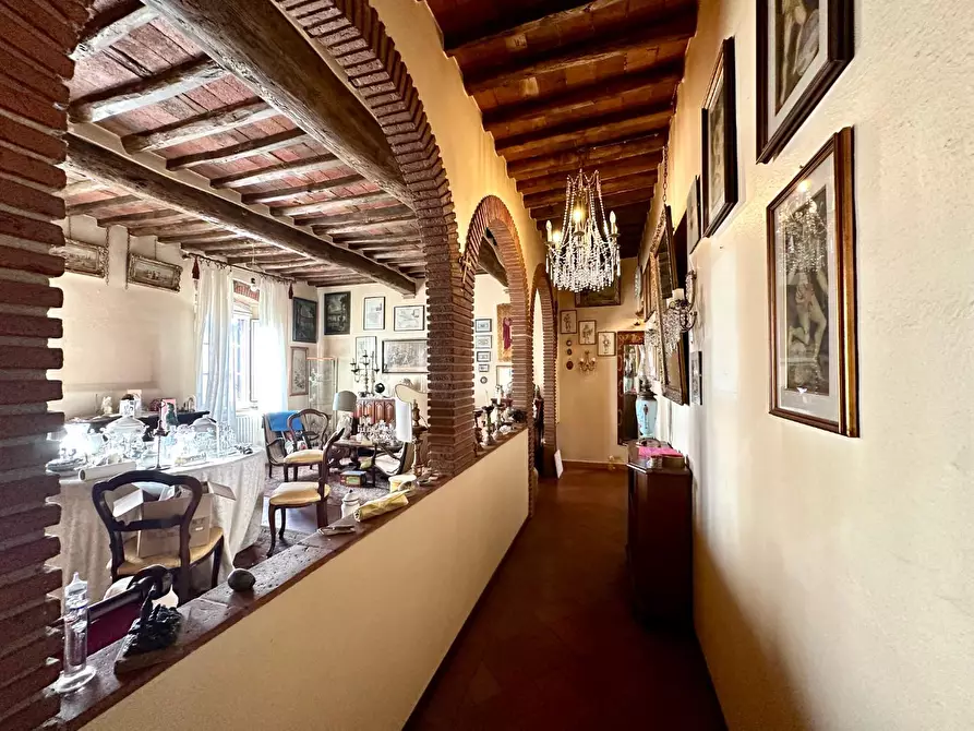 Immagine 14 di Appartamento in vendita  a Lucca