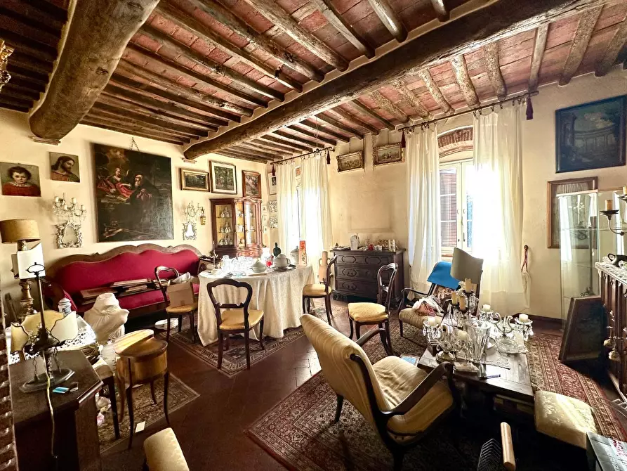 Immagine 6 di Appartamento in vendita  a Lucca