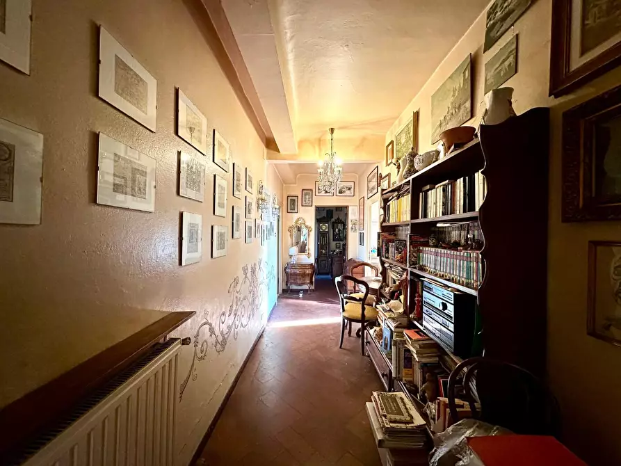 Immagine 13 di Appartamento in vendita  a Lucca