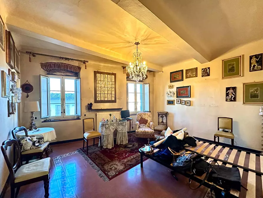 Immagine 10 di Appartamento in vendita  a Lucca