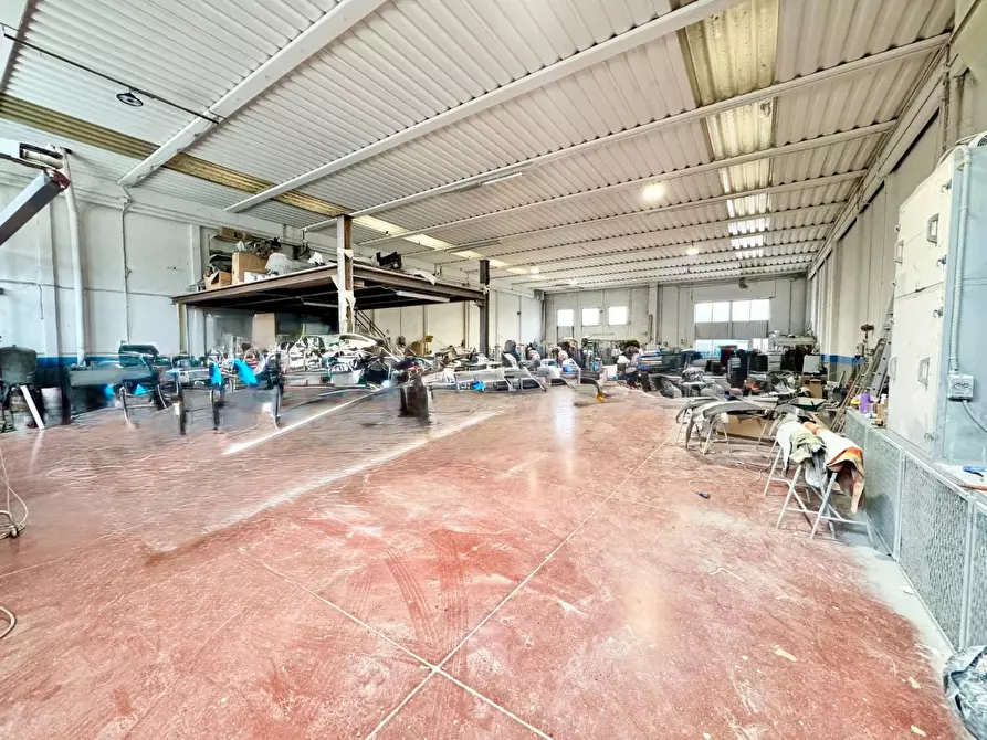 Immagine 2 di Attività artigianale in vendita  a Arezzo