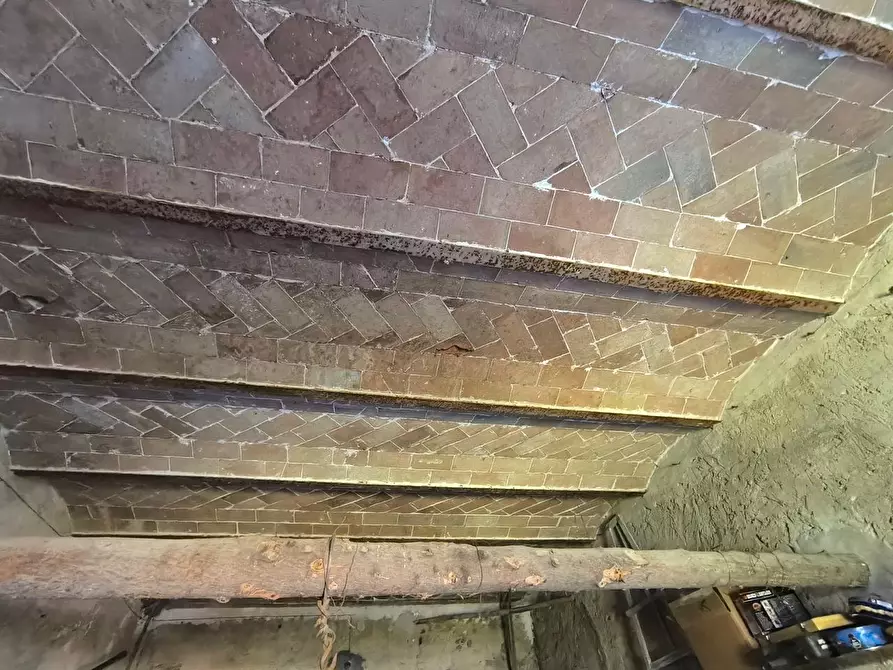 Immagine 21 di Casa colonica in vendita  a Pomarance