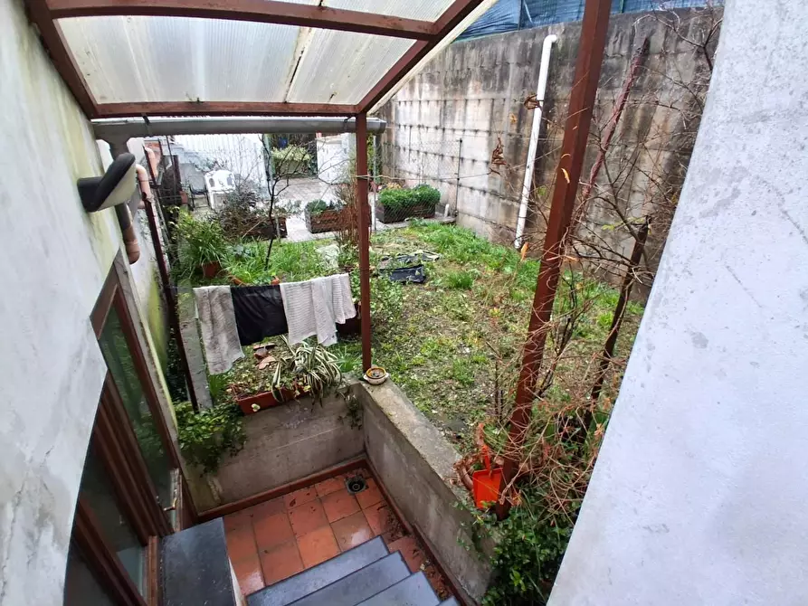 Immagine 9 di Terratetto in vendita  a Lucca