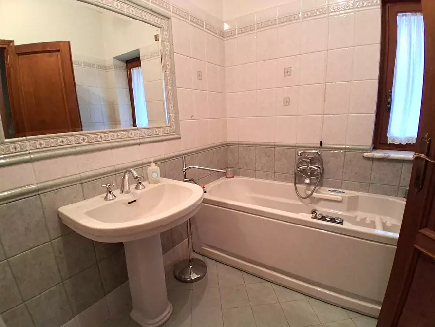 Immagine 10 di Terratetto in vendita  a Lucca