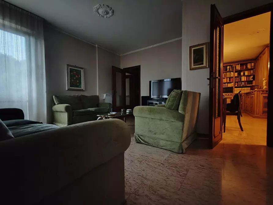 Immagine 2 di Appartamento in vendita  a Massa