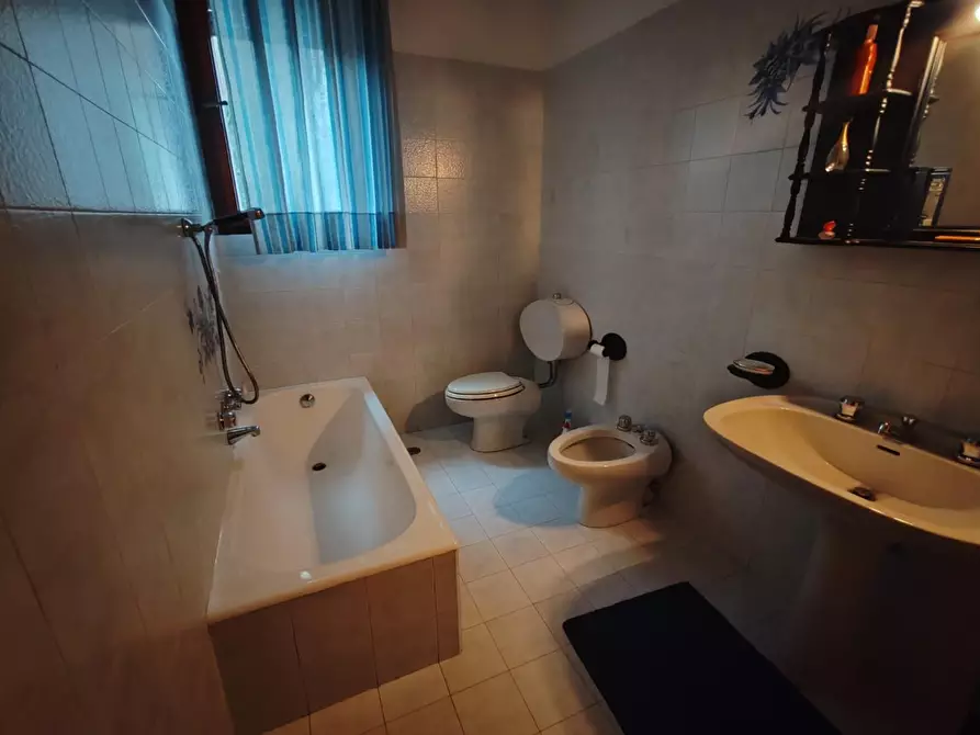 Immagine 16 di Appartamento in vendita  a Massa