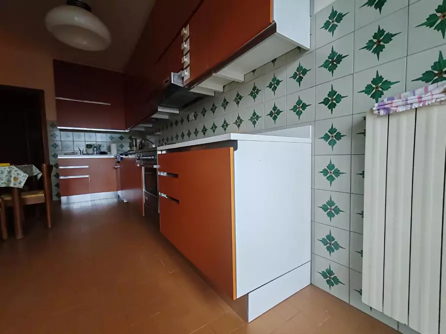 Immagine 4 di Appartamento in vendita  a Massa