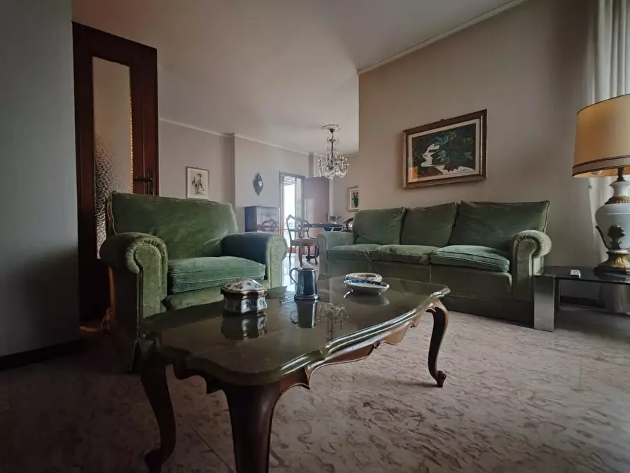 Immagine 3 di Appartamento in vendita  a Massa