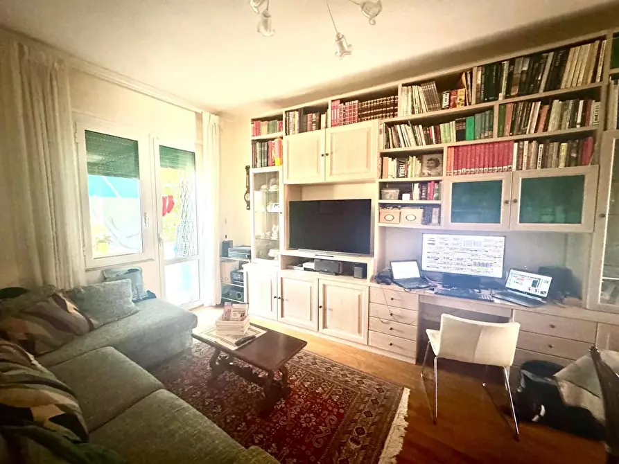 Immagine 3 di Appartamento in vendita  a Siena