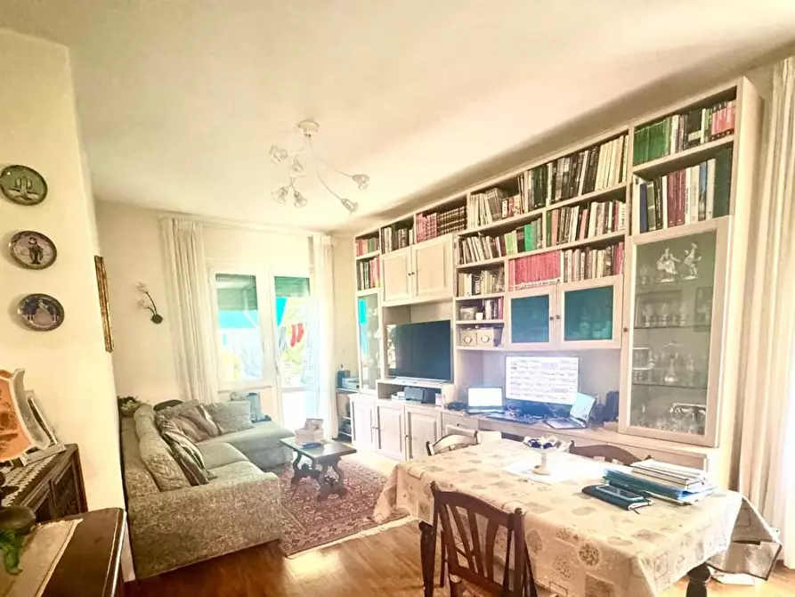 Immagine 4 di Appartamento in vendita  a Siena