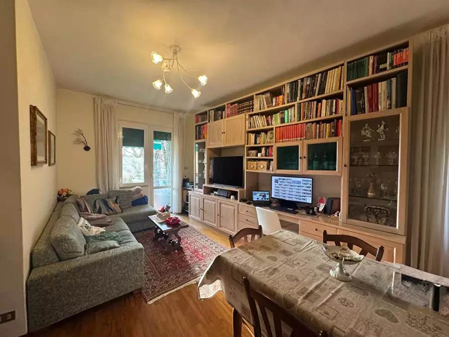 Immagine 1 di Appartamento in vendita  a Siena