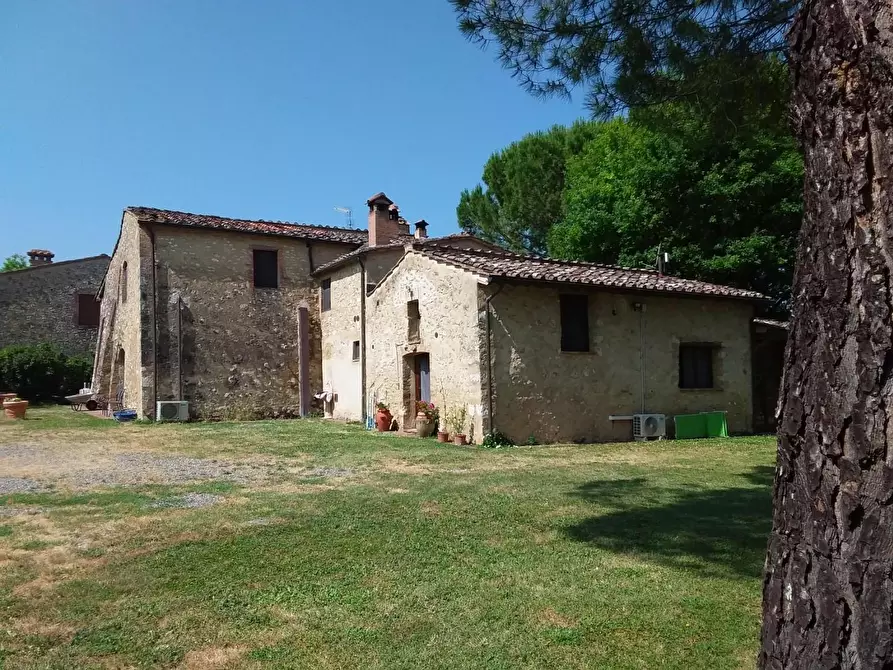 Immagine 2 di Casa colonica in vendita  a Colle Di Val D'elsa