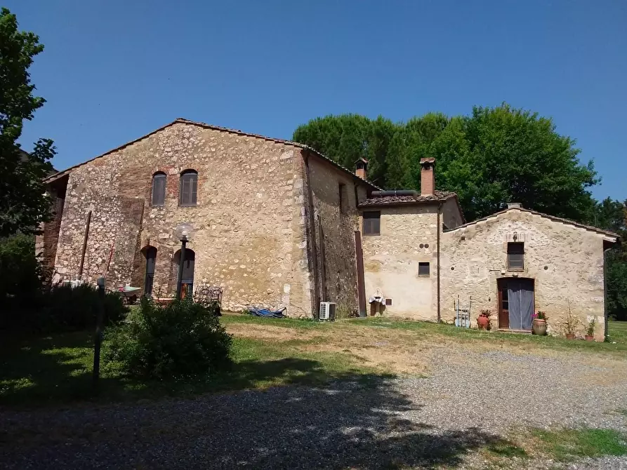 Immagine 1 di Casa colonica in vendita  a Colle Di Val D'elsa