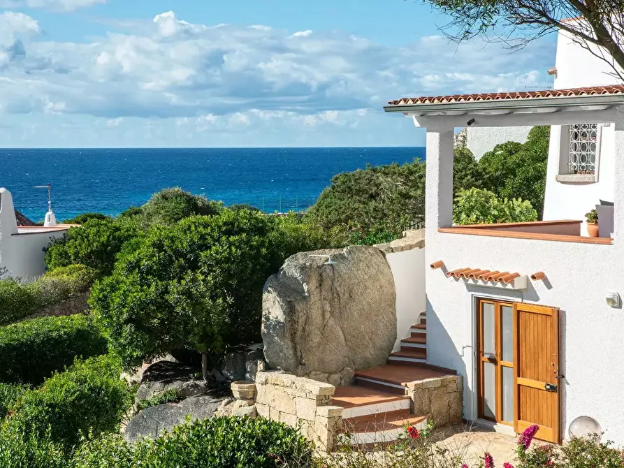 Immagine 1 di Villa in vendita  a Santa Teresa Gallura