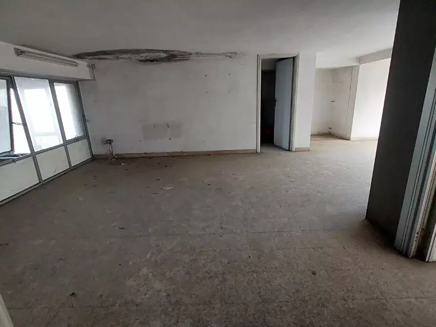 Immagine 5 di Magazzino in vendita  a Pontedera