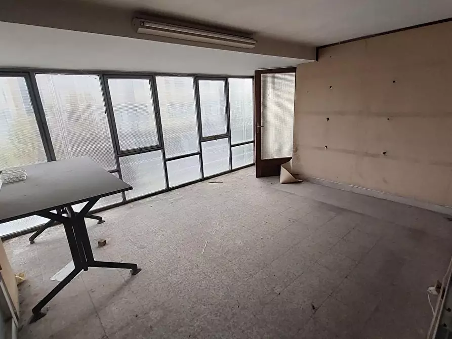 Immagine 7 di Magazzino in vendita  a Pontedera