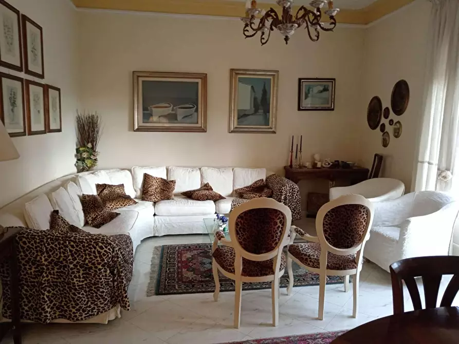 Immagine 1 di Appartamento in vendita  a Massa