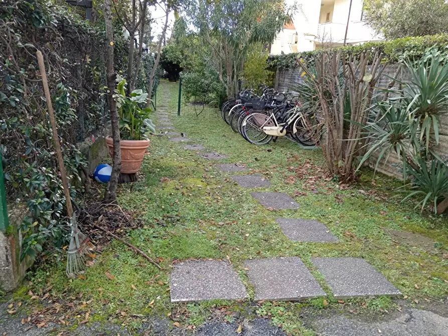 Immagine 6 di Appartamento in vendita  a Massa