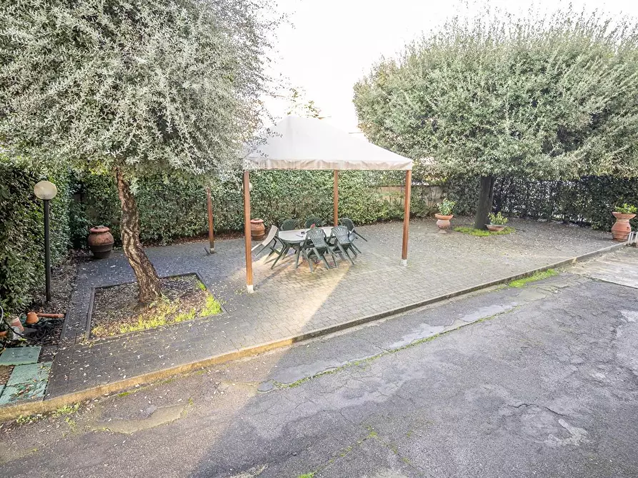 Immagine 18 di Villa in vendita  a Empoli