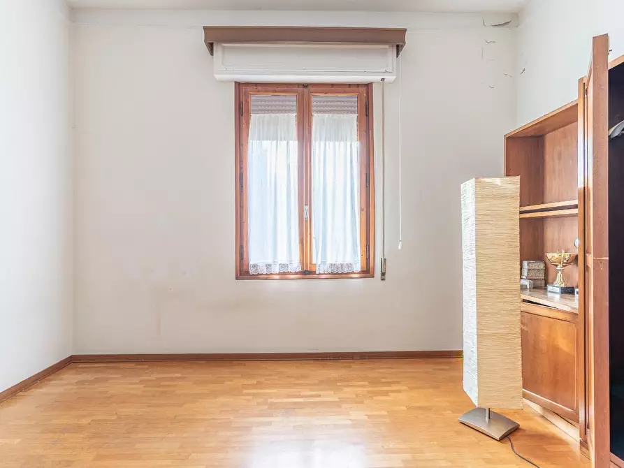 Immagine 51 di Villa in vendita  a Empoli