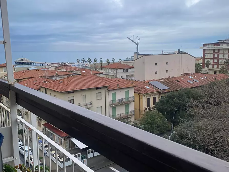 Immagine 11 di Appartamento in vendita  a Camaiore