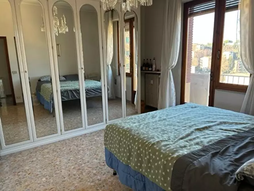 Immagine 9 di Appartamento in vendita  a Siena