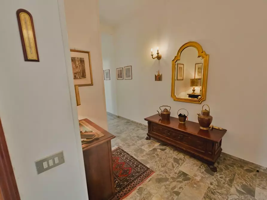 Immagine 11 di Appartamento in vendita  a Siena