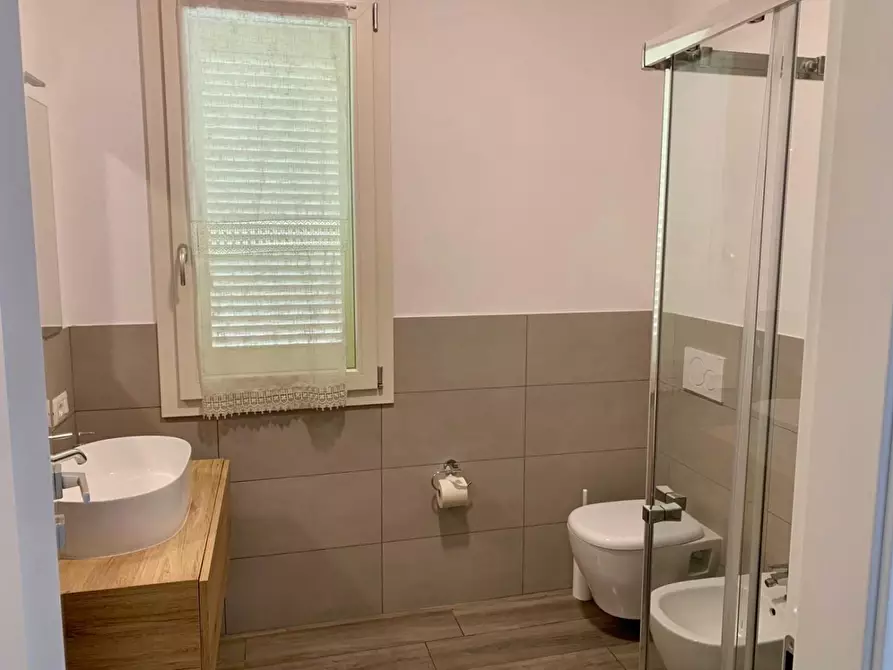 Immagine 4 di Villa in vendita  a Camaiore