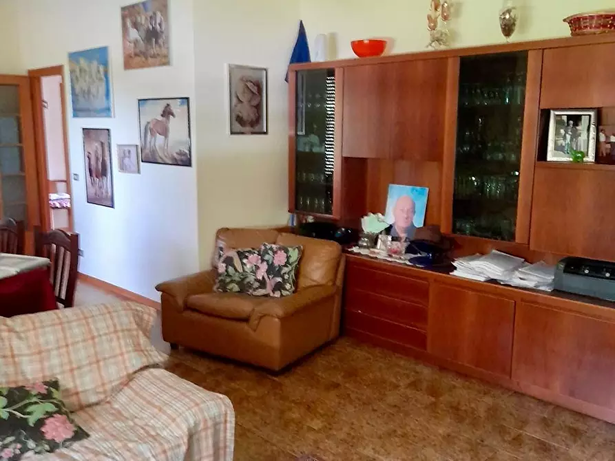 Immagine 2 di Villa in vendita  a Camaiore