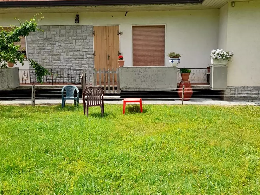 Immagine 21 di Villa in vendita  a Camaiore
