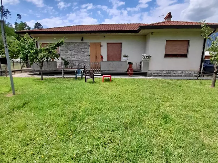 Immagine 1 di Villa in vendita  a Camaiore