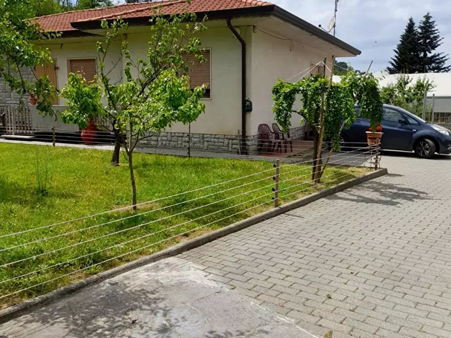 Immagine 18 di Villa in vendita  a Camaiore